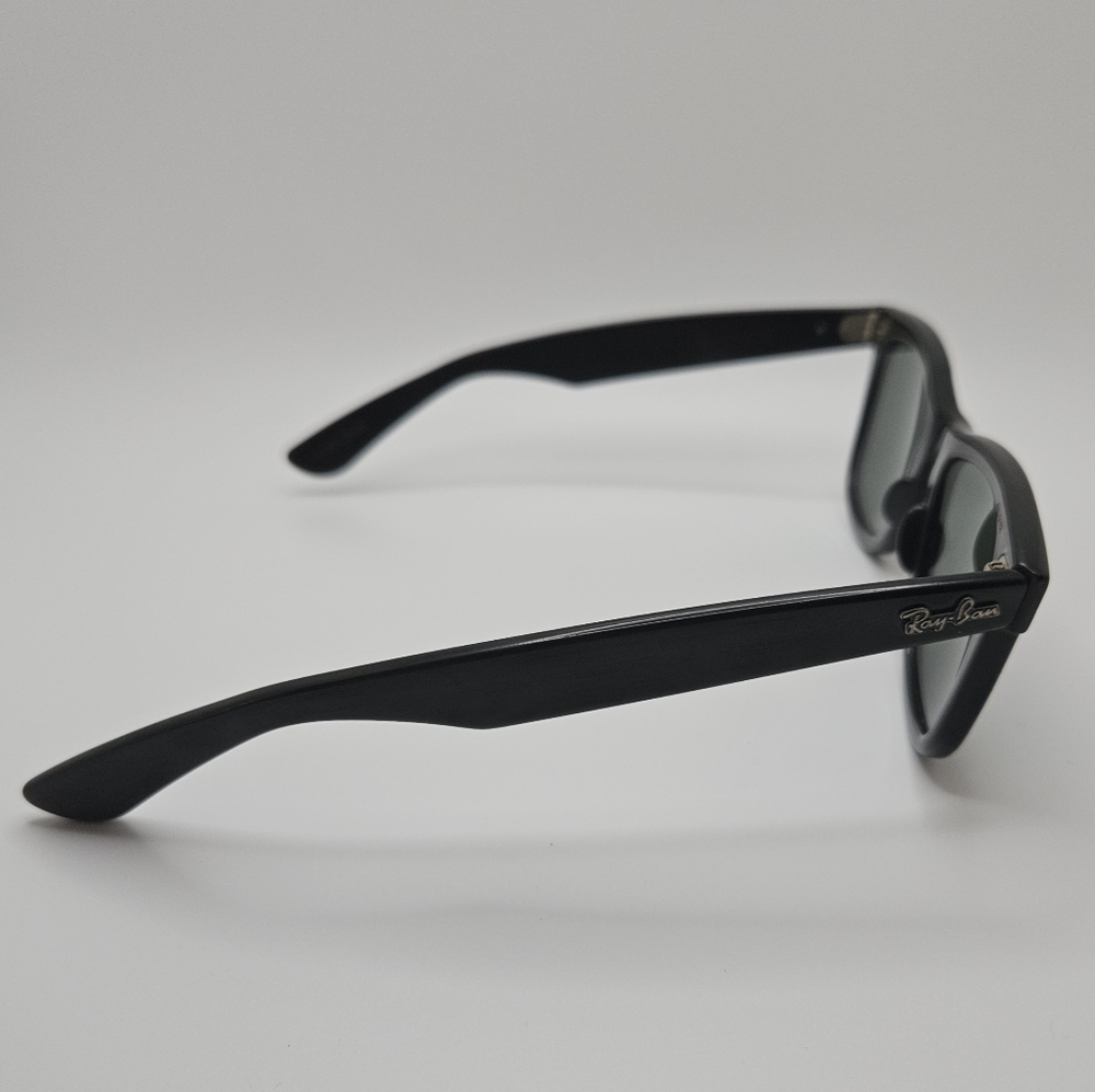 Vintage Ray-Ban B&L Wayfarer sunglasses L2008 - Picture 7 of 13